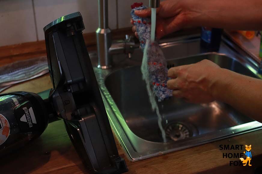 Bürste in der Halterung der Ladestation